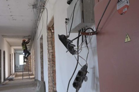 На одном этаже — стройка, на другом — лечат: в сандатовской врачебной амбулатории идет капитальный ремонт