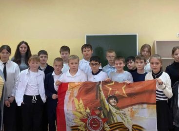 Детский сад № 17 «Теремок» (г. Сальск) и школа № 7 передали гуманитарную помощь для наших бойцов СВО