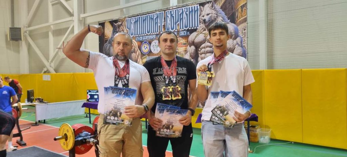 В Дивноморском прошёл чемпионат Евразии по силовым видам спорта