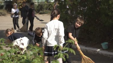 Стало чище: в шестой школе провели субботник