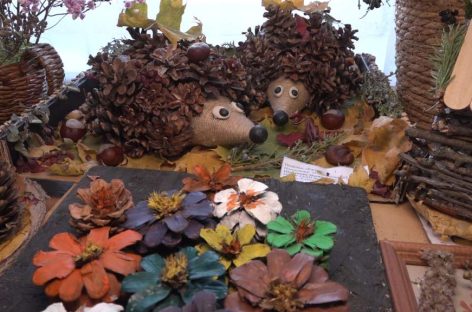Ярко, красиво, с запахом осени: станция юных техников представила выставку детских поделок из природного материала