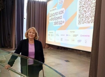 Учитель русского языка и литературы лицея № 9 г. Сальска Елена Петровская стала участницей Всероссийского образовательного фестиваля в Москве.