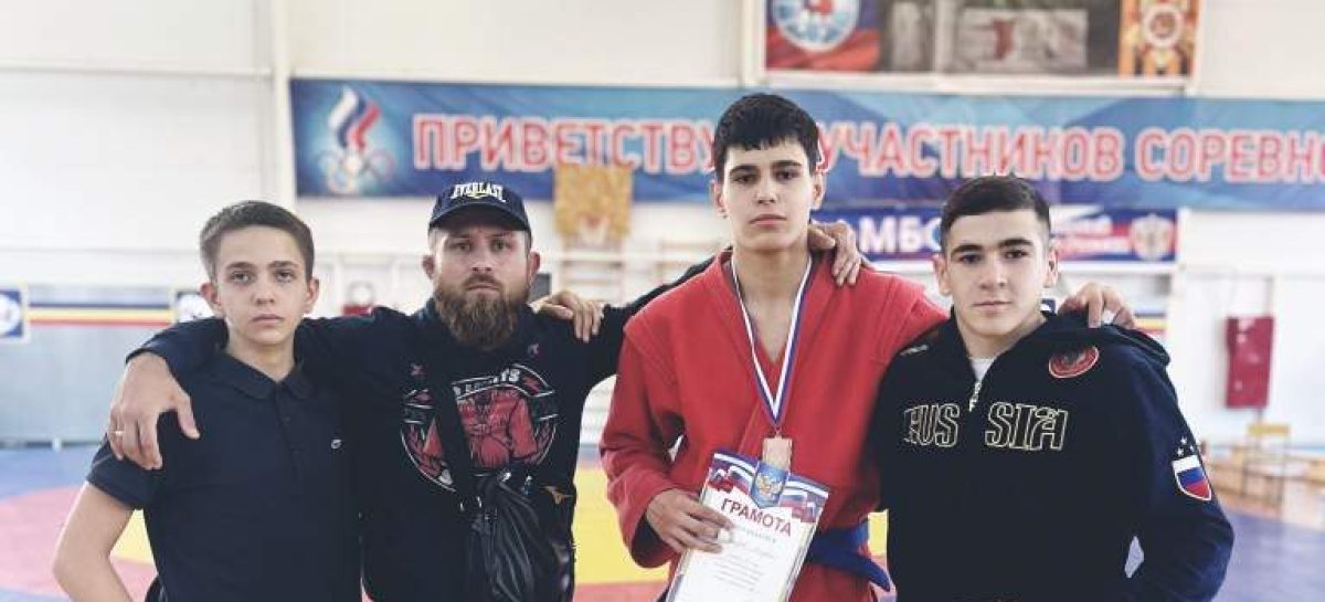 Турнир в «Олимпийском»: Каменск-Шахтинский принял юных борцов