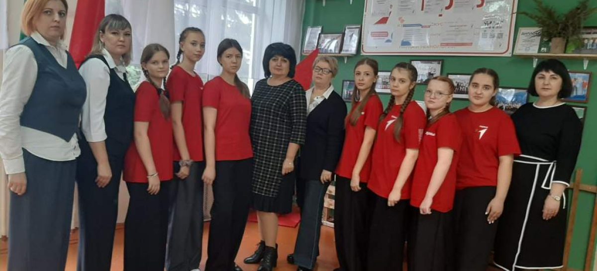 Школа № 6 в Сальске присоединилась к акции «Школьники шьют фронту»