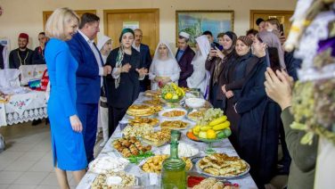 Вкусно, весело и вместе: фестиваль национальных культур прошел в Гиганте