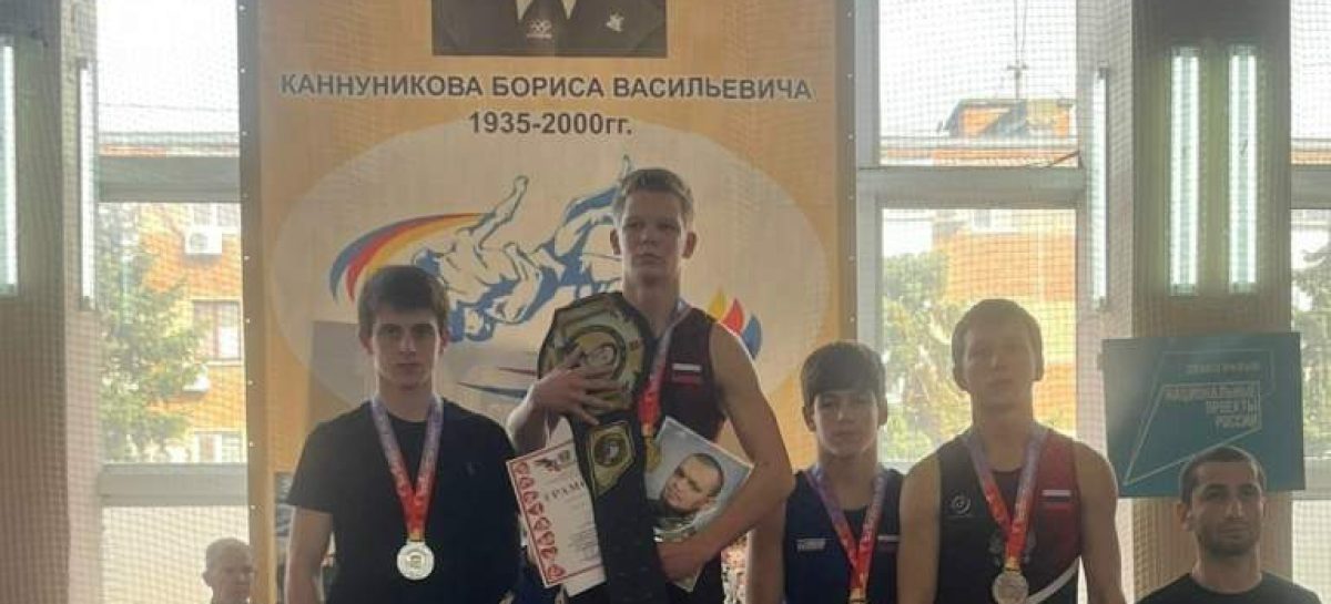 Победы борцов: сальские спортсмены приняли участие в важных турнирах