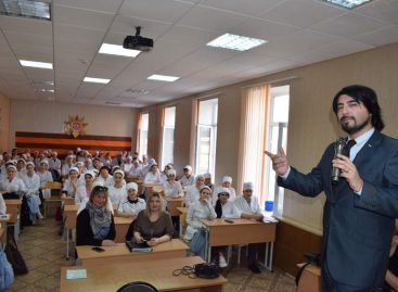 Известный рок-тенор Игнасио Гомез Урра дал мастер-класс в сальском медицинском техникуме