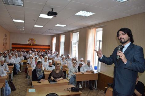 Известный рок-тенор Игнасио Гомез Урра дал мастер-класс в сальском медицинском техникуме