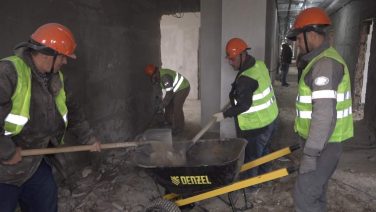 И на крыше, и на этажах: в поликлинике — капитальный ремонт, работает новый подрядчик