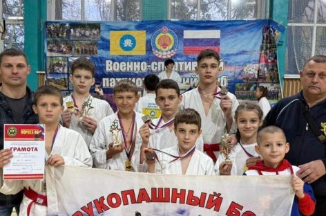 Сальский «Боец» посвятил победы морпехам