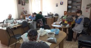 Активные, инициативные: волонтеры группы «Народ и фронт едины» готовят очередную партию гуманитарной помощи бойцам