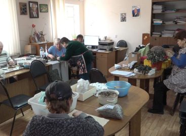 Активные, инициативные: волонтеры группы «Народ и фронт едины» готовят очередную партию гуманитарной помощи бойцам