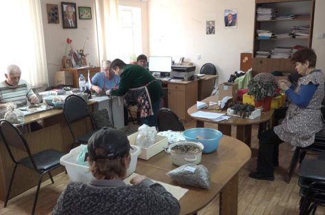 Активные, инициативные: волонтеры группы «Народ и фронт едины» готовят очередную партию гуманитарной помощи бойцам