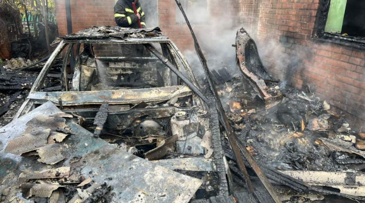 В Сальске пожар возник из-за замыкания удлинителя