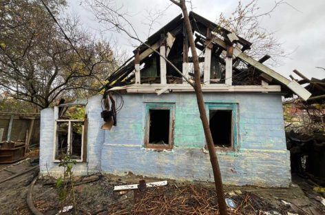 В Сальске, на Дзержинского, ночью загорелся дом