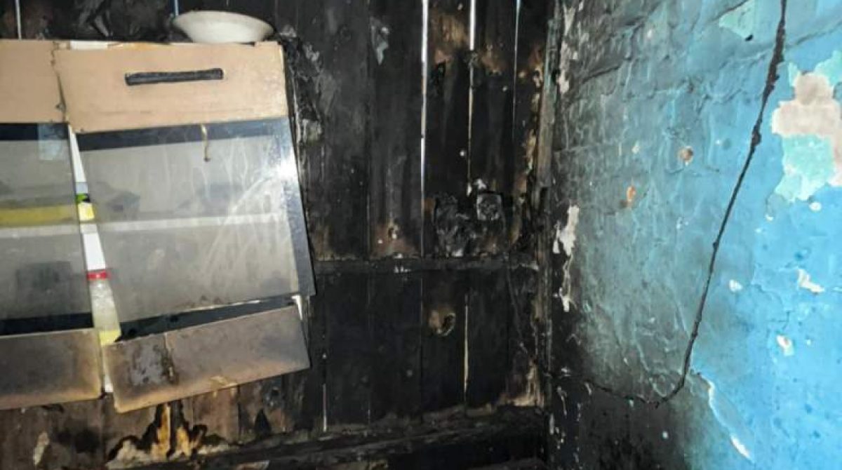 В Сальском районе из-за короткого замыкания возник пожар