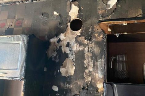 В Сальском районе из-за замыкания вытяжки загорелась кухня