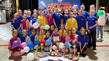 Из Махачкалы — с победными кубками: танцоры сальской «Забавы» блеснули талантами на международном фестивале-конкурсе