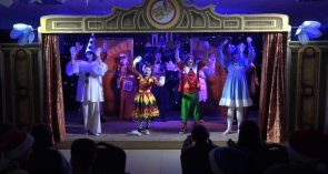 Крекс, фекс, пекс — поехали! Сказку «Приключения Буратино» показали школьникам работники городского Дворца культуры