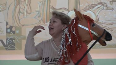 За день до старта новогодних елок: в ДК Гиганта все сверкает, идут репетиции