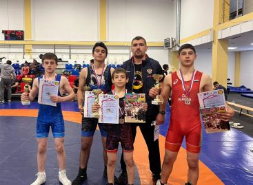 Сальские борцы соревновались за приз чемпиона мира