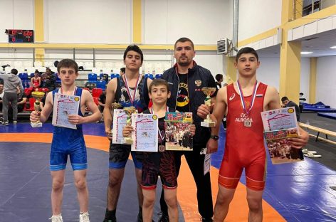 Сальские борцы соревновались за приз чемпиона мира