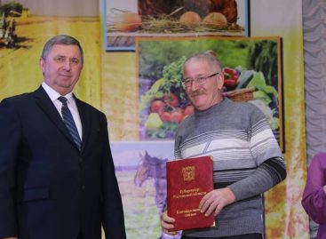 Хвала труженикам полей и ферм: в Гиганте чествовали работников сельского хозяйства