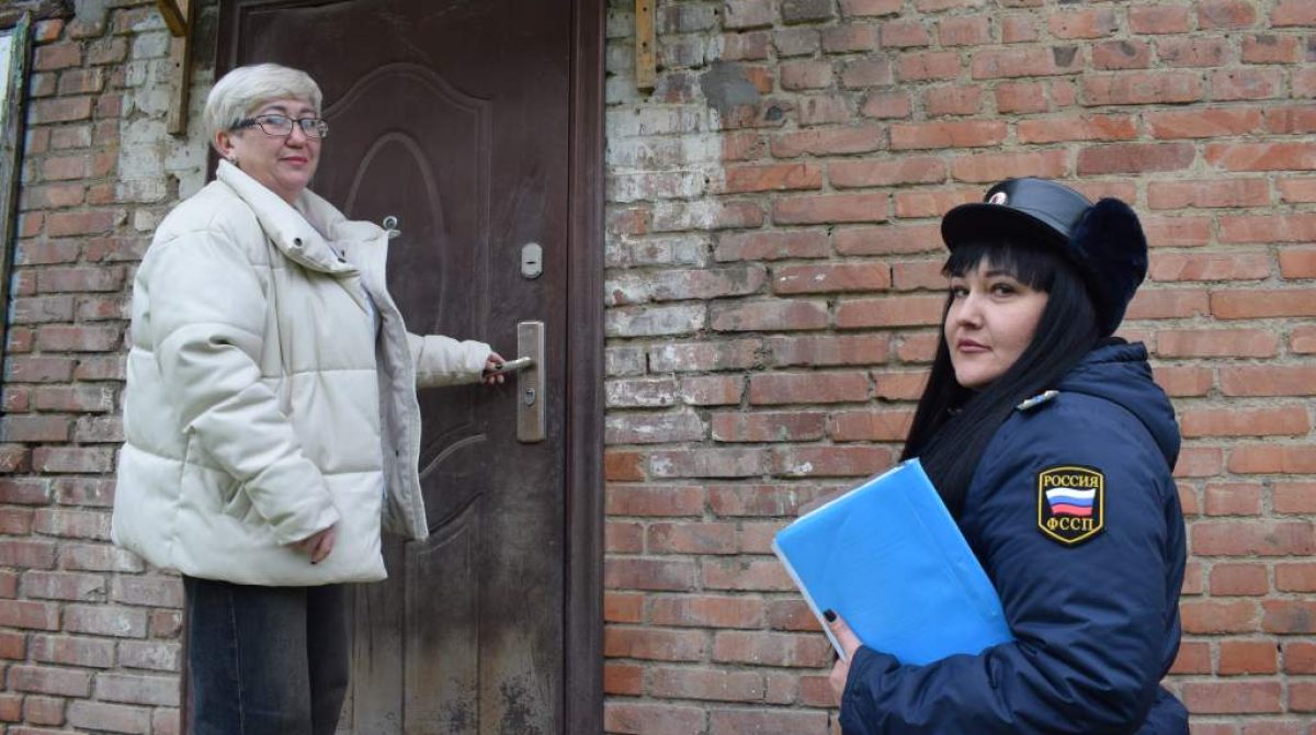 Сотрудники «ТНС-энерго» и судебные приставы в Сальске наведались к должникам за электроэнергию