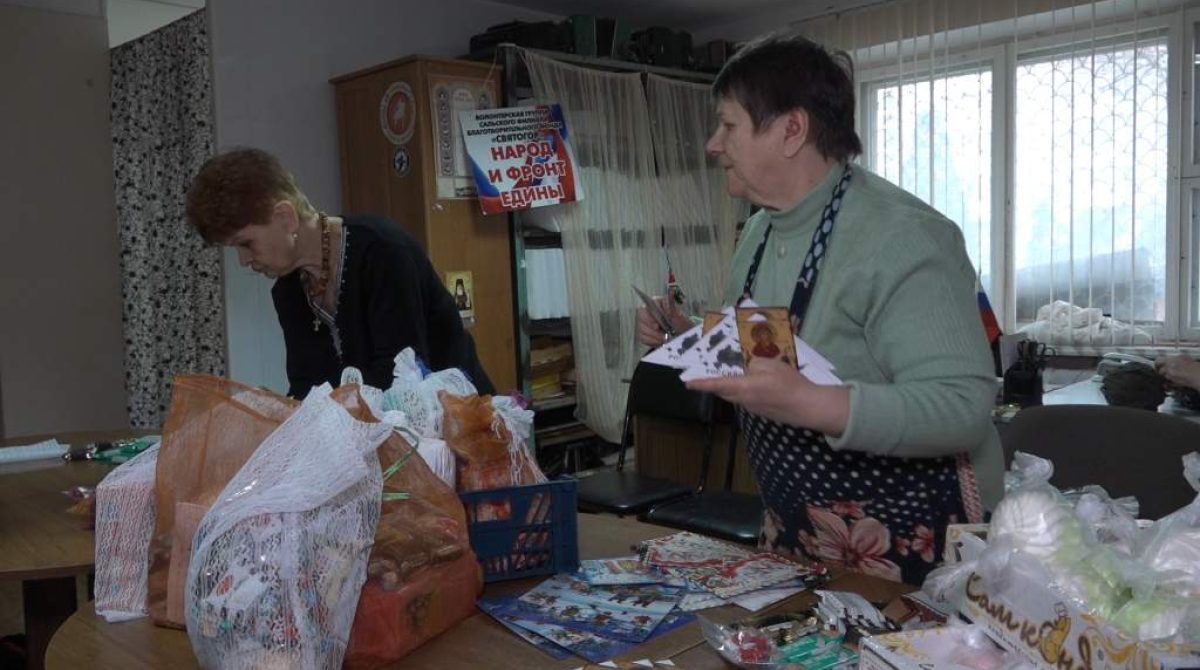И в госпиталь, и на передовую: волонтеры группы «Народ и фронт едины» готовят подарки