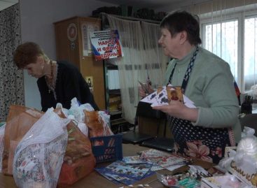 И в госпиталь, и на передовую: волонтеры группы «Народ и фронт едины» готовят подарки