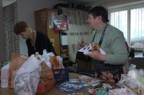 И в госпиталь, и на передовую: волонтеры группы «Народ и фронт едины» готовят подарки