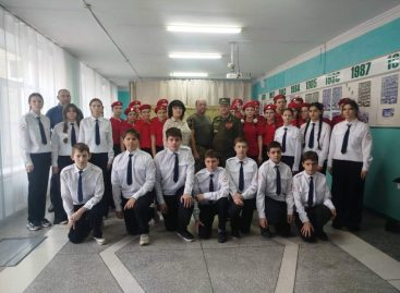 Передвижной Центр патриотического воспитания «Навстречу Победе!» Автоклуба № 1 РДК встретился со старшеклассниками школы № 21