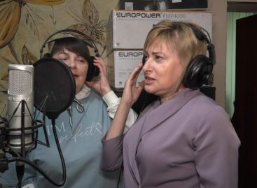 Посвящение бойцам: работник культуры Ирина Маслова написала новую песню