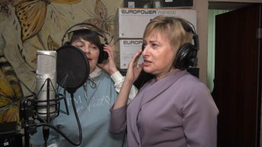 Посвящение бойцам: работник культуры Ирина Маслова написала новую песню