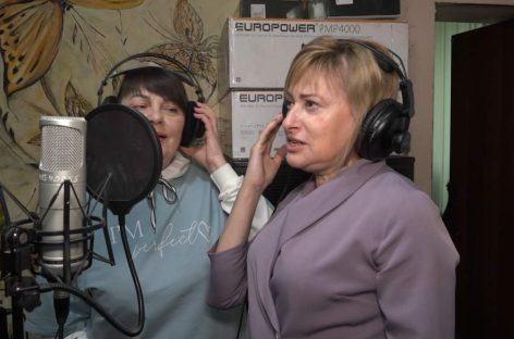 Посвящение бойцам: работник культуры Ирина Маслова написала новую песню