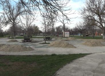 Для спорта, отдыха и игр: в Сальске строятся новые многофункциональные площадки и ремонтируются детские игровые зоны