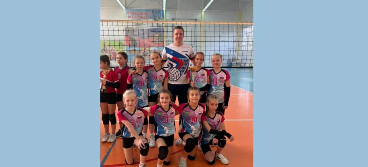 В Пролетарске состоялся открытый турнир по волейболу среди команд девушек