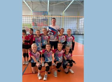 В Пролетарске состоялся открытый турнир по волейболу среди команд девушек