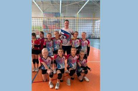 В Пролетарске состоялся открытый турнир по волейболу среди команд девушек