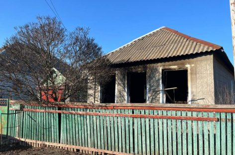 В Сальском районе из-за старой электропроводки случился пожар