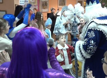 С Дедом Морозом, Пикселем и Чебурашкой: новогоднюю елку провели для особенных детей