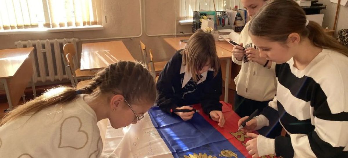 Учащиеся, их родители и педагоги школы № 5 г. Сальска приняли активное участие в благотворительной акции «Подарок для солдата»