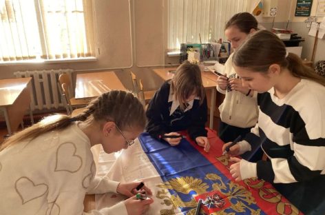 Учащиеся, их родители и педагоги школы № 5 г. Сальска приняли активное участие в благотворительной акции «Подарок для солдата»