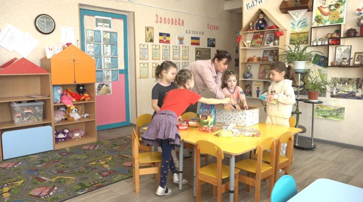 И в госпитали, и на передовую: очередную партию гуманитарного груза готовят сальские волонтеры