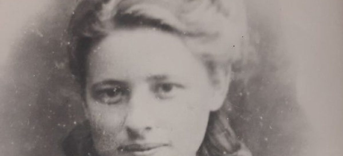 Член женсовета Сальского района Валентина Романова  рассказывает о судьбе фронтового фармацевта Ольги Харлампиевны Косенко