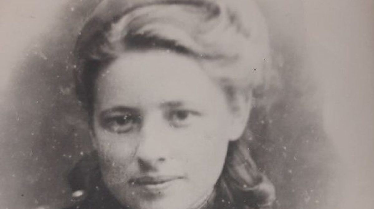 Член женсовета Сальского района Валентина Романова  рассказывает о судьбе фронтового фельдшера Ольги Харлампиевны Косенко