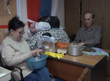 Скоро за ленточку: сальские волонтеры готовят к отправке очередную партию гуманитарного груза