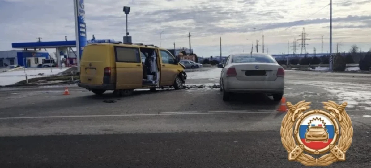 В Сальском районе столкнулись два «Фольксвагена»