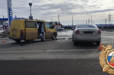 В Сальском районе столкнулись два «Фольксвагена»