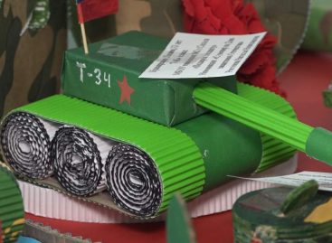 К 23 февраля: на станции юных техников представили детское творчество — лучшие  работы отправят бойцам